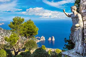 Statue og udsigt i Capri
