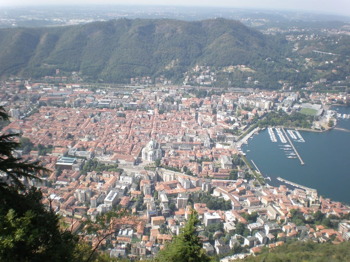 Udsigt over Como søen fra Brunate i Lombardiet