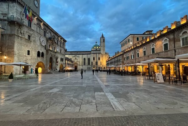 Piazza del Popolo i Ascoli Piceno